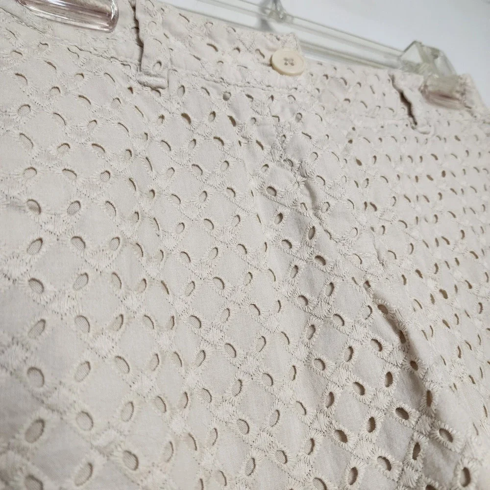 Ann‎ Taylor LOFT Size 00 Ivory Cream Eyelet Cloth Mid Rise Original Shorts